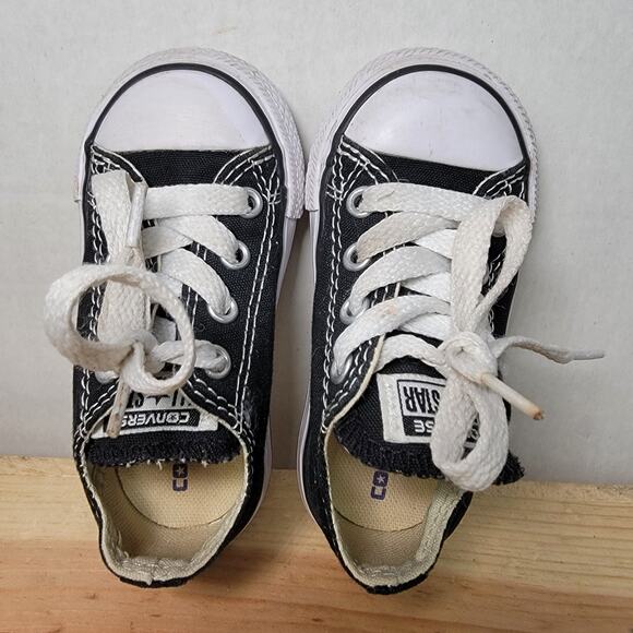 Converse Infant B&W Sneakers - Size 5 - Picture 1 of 6